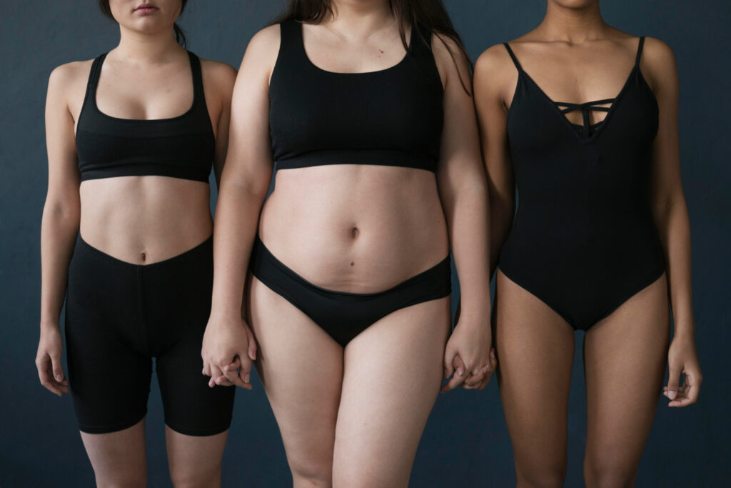 การดูดไขมันซิกแพคในคนที่มีรูปร่างผอม หรือช่วงไหล่ไม่กว้าง ควรนำไขมันที่ได้จากการดูดใส่เข้าไปบริเวณหน้าอกเพื่อให้ดูสมส่วน